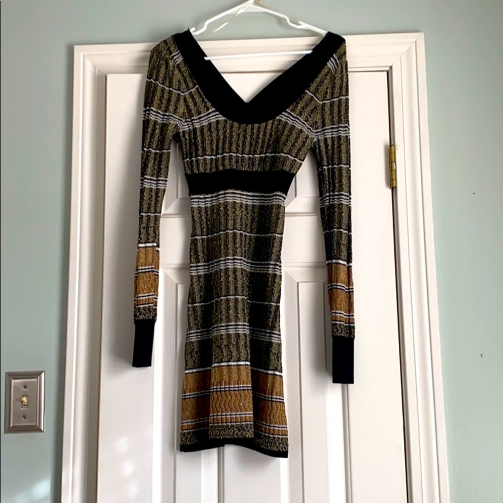 Long sleeve dress with gold thread